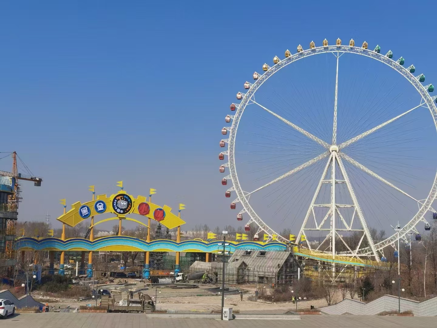 辽源黑镜小镇”户外舞台声光电“